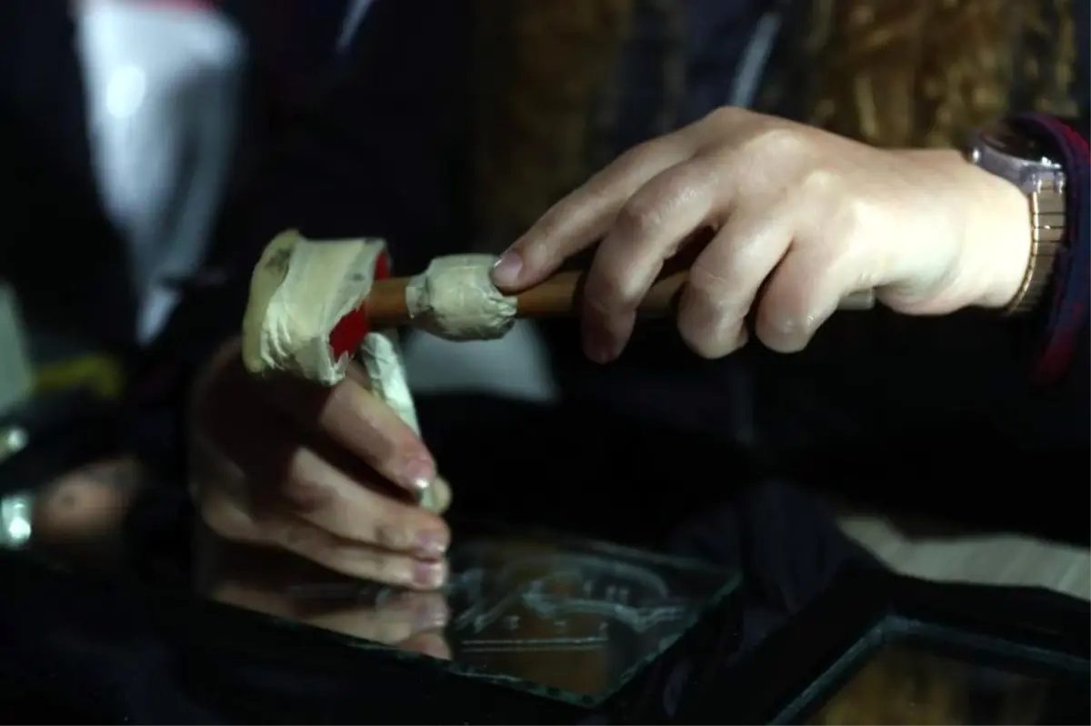 Gençlerin Hayallerini Cama ve Aynaya İşliyorlar