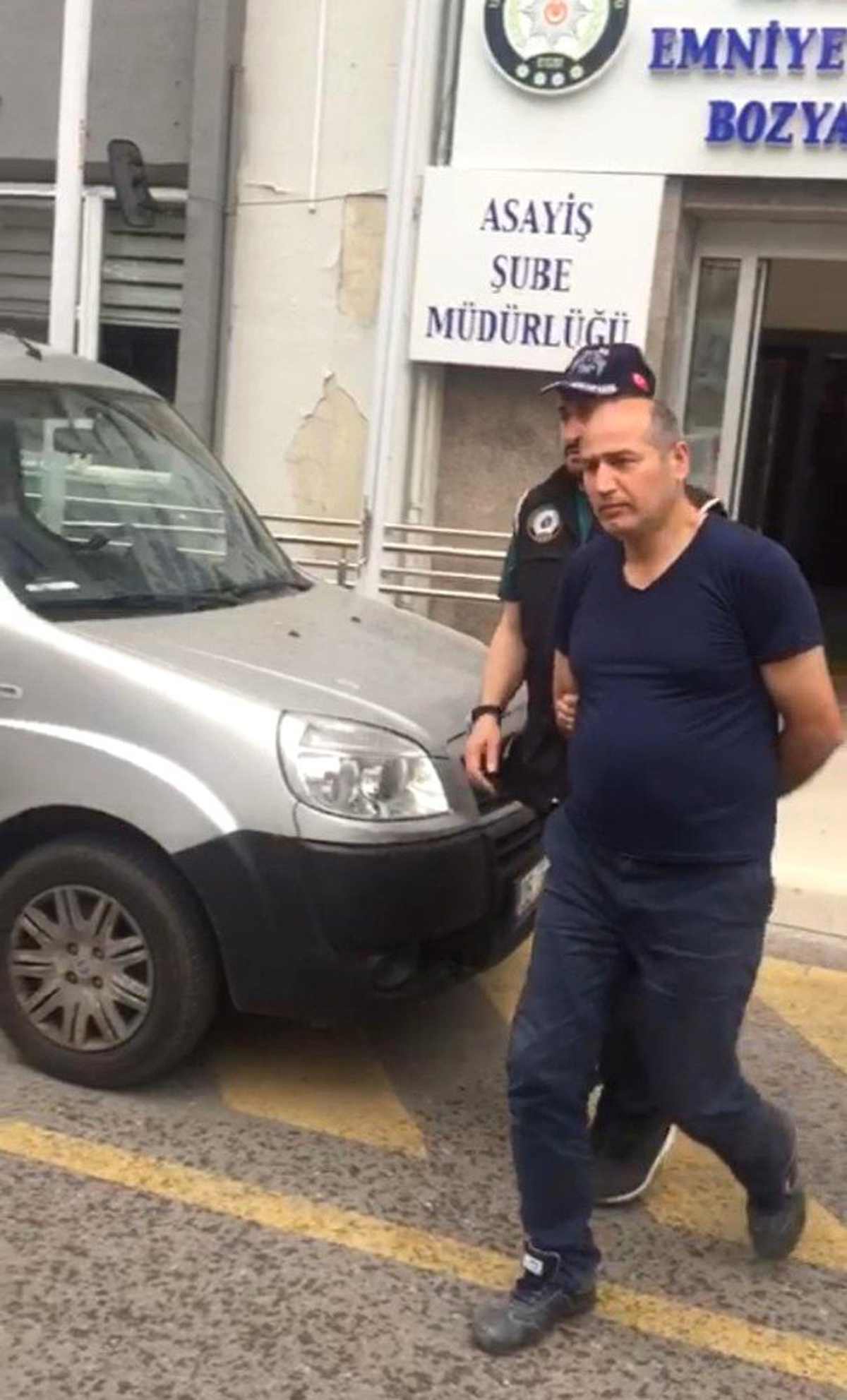 İzmir\'de Fetö ve PKK\'ye Çifte Darbe: 9 Gözaltı