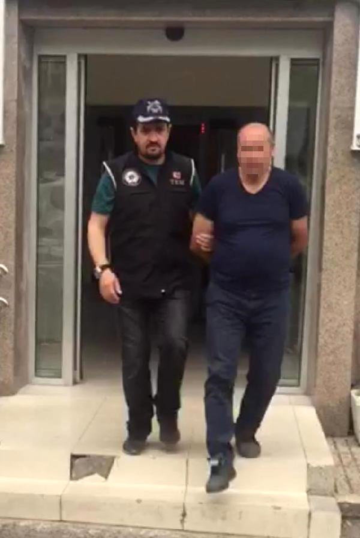 İzmir\'de Terör Operasyonu: 8 Gözaltı