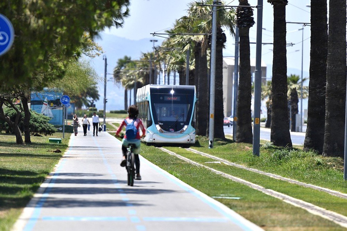 İzmir Tramvayı 35 Milyon Kişi Taşıdı, Dünyayı 67 Kez Dolaştı