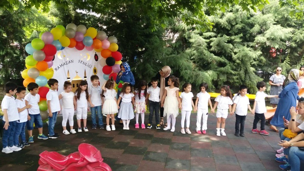 Kendileri Küçük Yürekleri Büyük