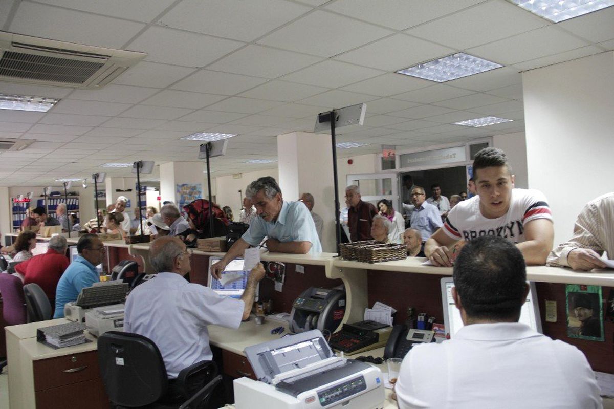 Konak\'ta vezneler hafta sonu da açık