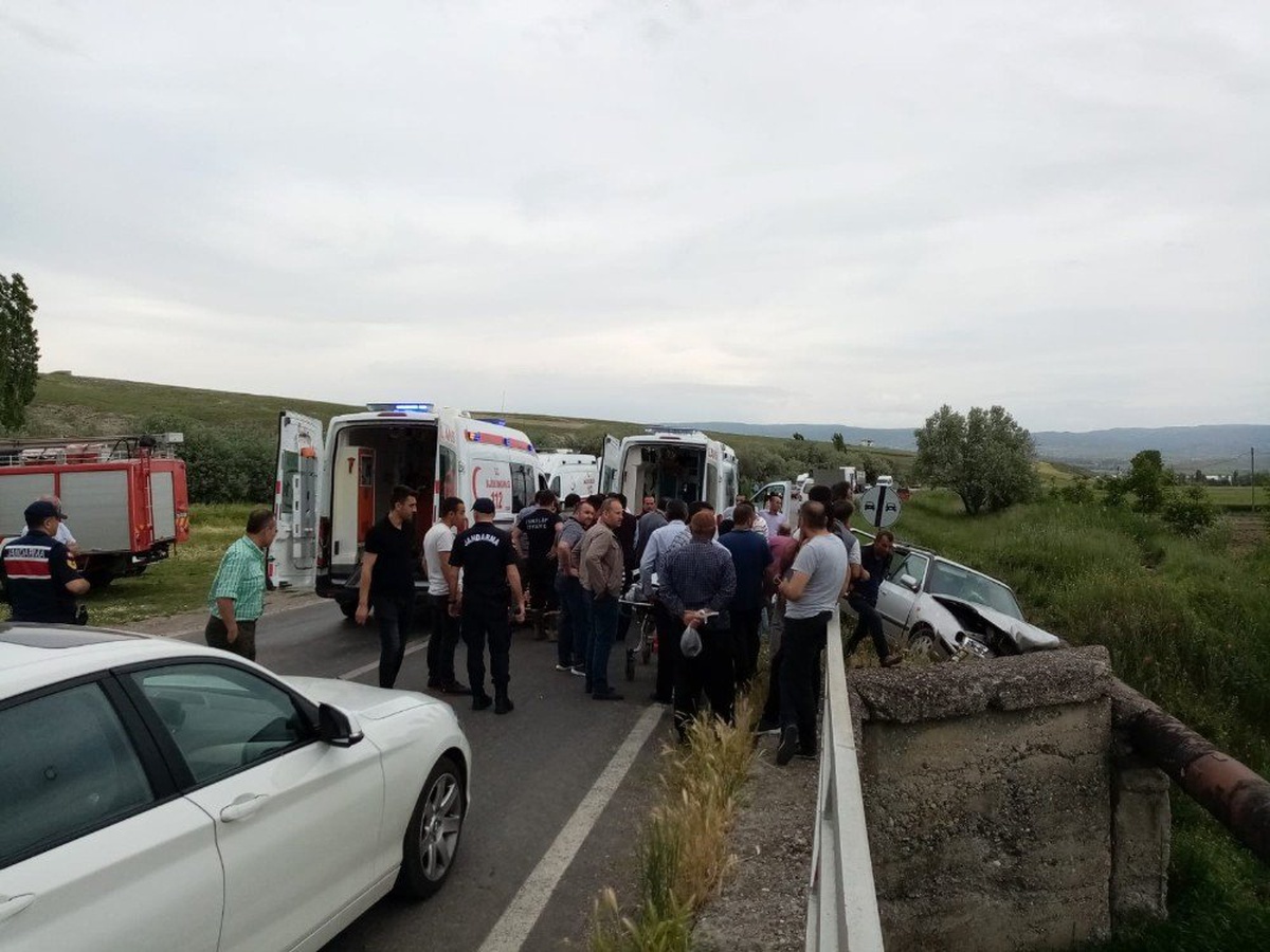 Kontrolden Çıkan Otomobil Şarampole Uçtu: 3 Yaralı