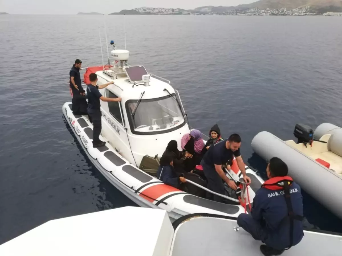 Lastik Botla Ölüm Yolculuğuna Çıkan 28 Kaçak Göçmen Gece Görüş Kamerasıyla Görüntülendi