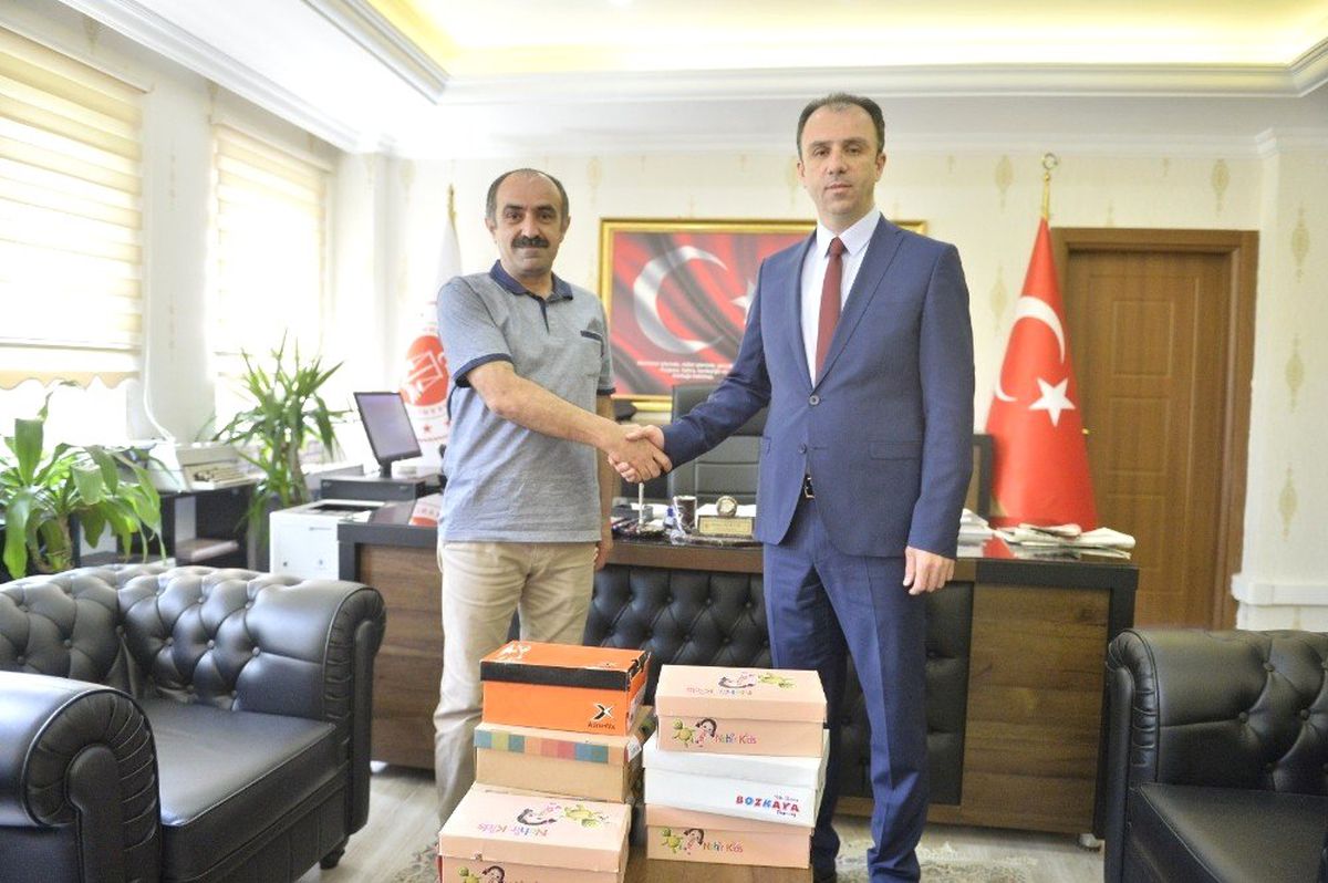 Mardin\'de Davalı Taraflar, İhtiyaç Sahibi Öğrencilere Ayakkabı Alarak Uzlaştı