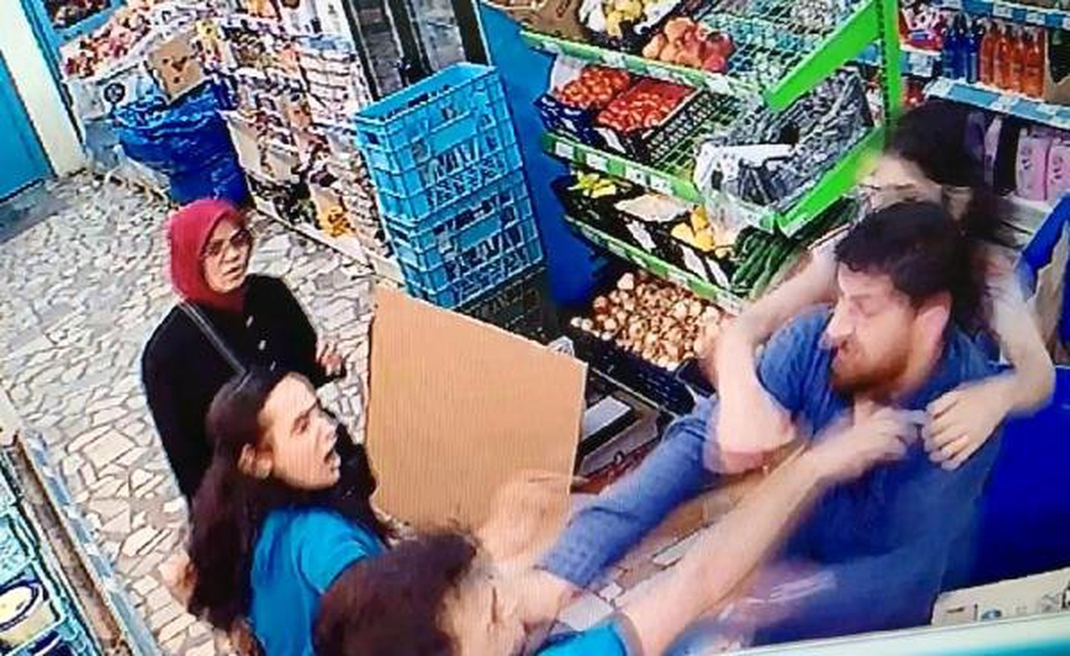 Markette bozuk kaymak kavgası kamerada