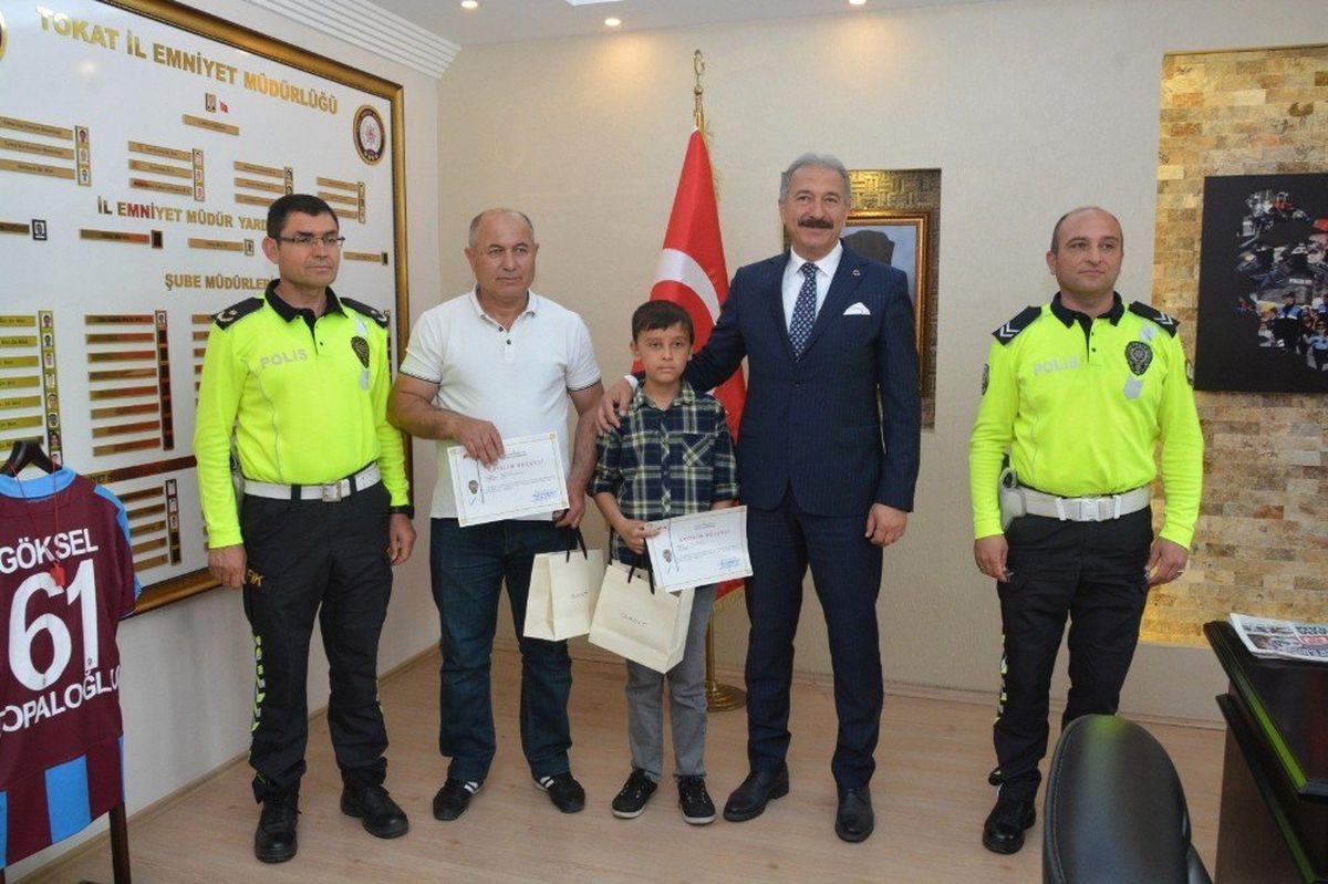 Müdür Topaloğlu, yarışmacıları ödüllendirdi