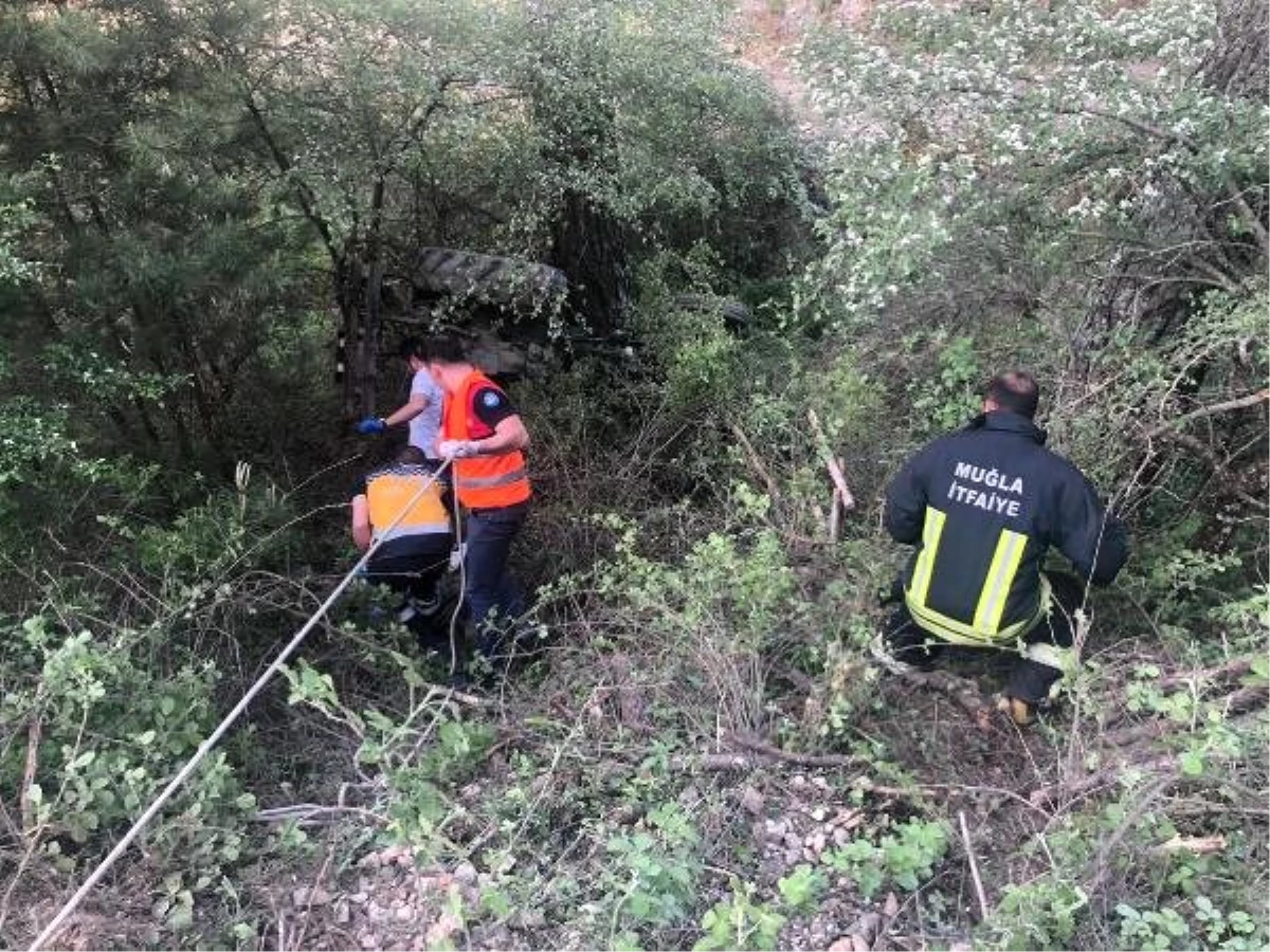 Muğla\'da şarampole devrilen traktörün sürücüsü öldü