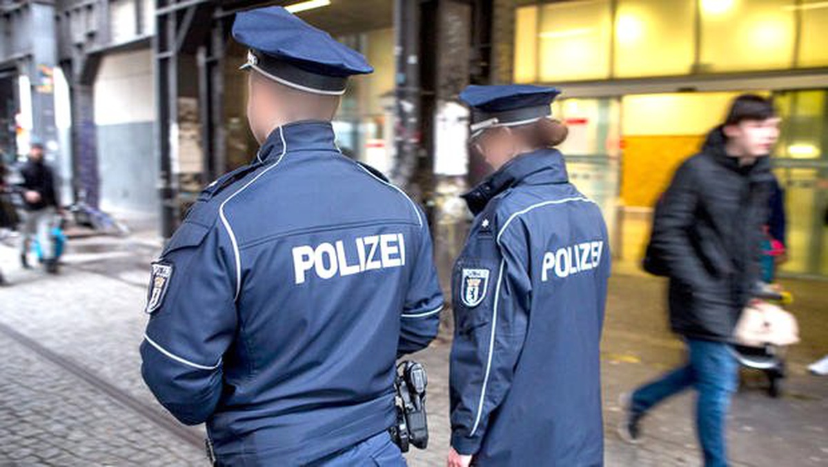 Polise, 2 Bin 500 Euro Öpücük Cezası