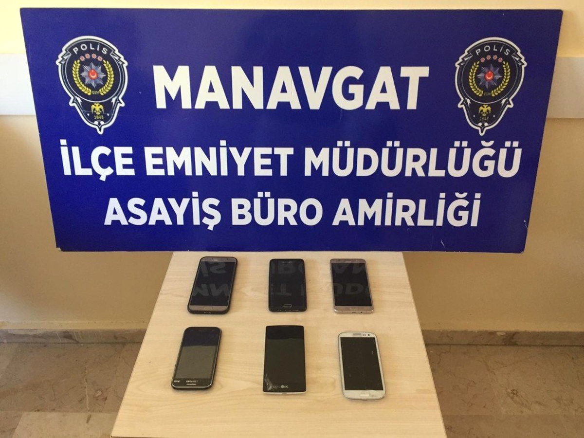 Polisleri Gören Şüpheliler Motosikleti Bırakıp Kaçtılar
