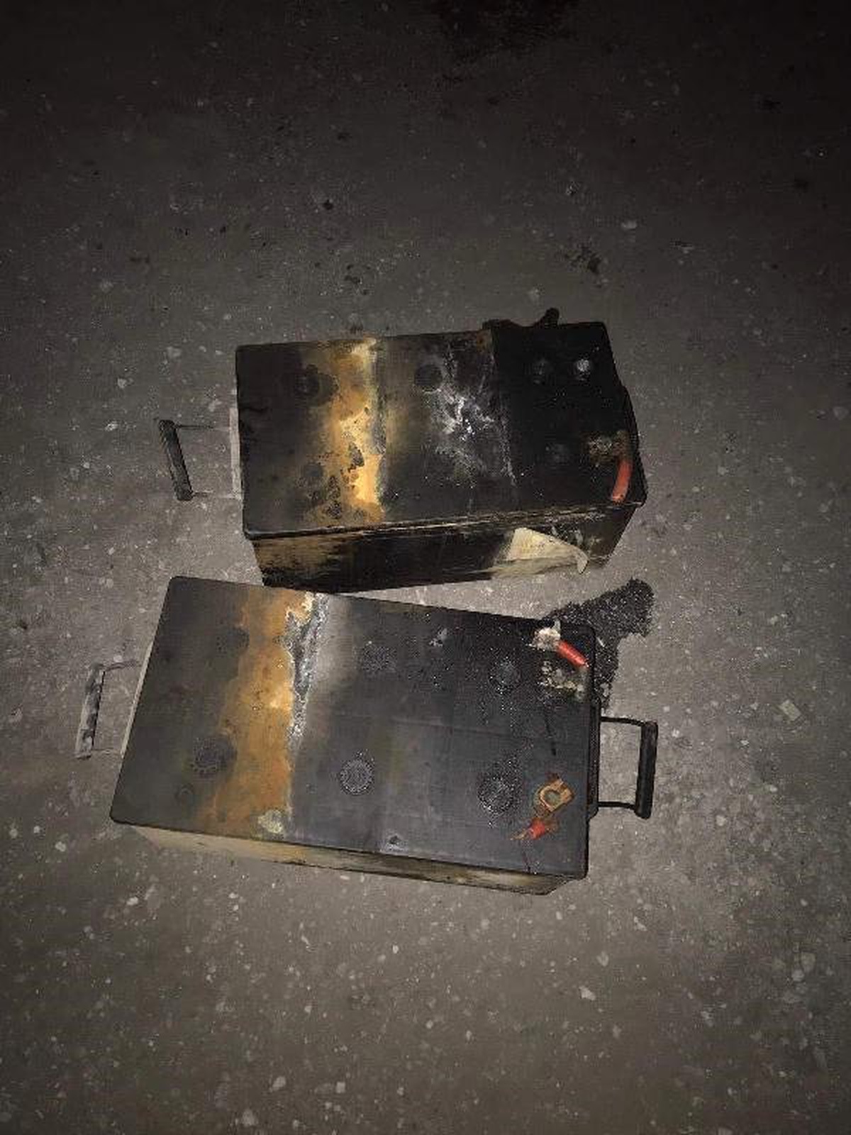 Polisten Kaçarken Kaza Yapan Akü Hırsızları Yakalandı