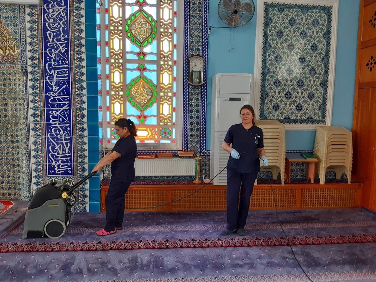 Salihli Belediyesi Camileri Pırıl Pırıl Yaptı