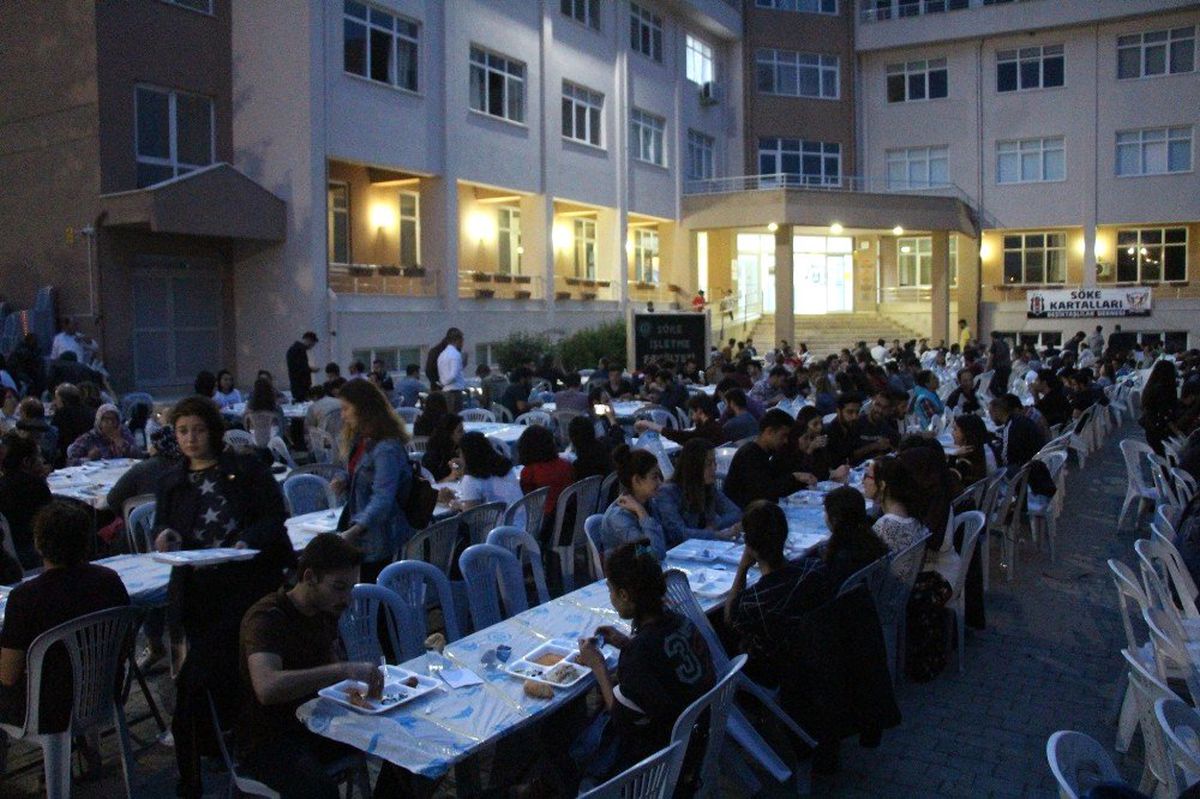 Söke Belediyesi üniversite öğrencilerinin duasını alıyor
