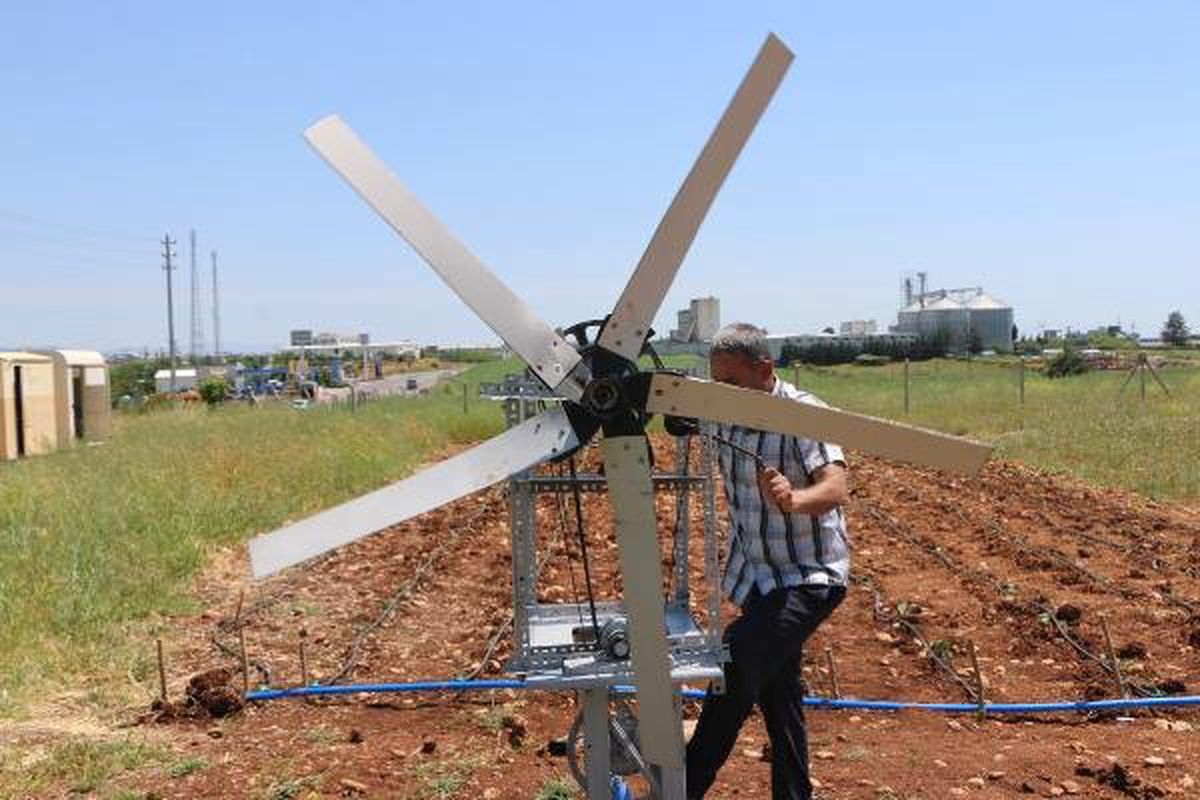 Trafik Polisi, Hurda Malzemelerle Elektrik Üreten Cihaz Yaptı