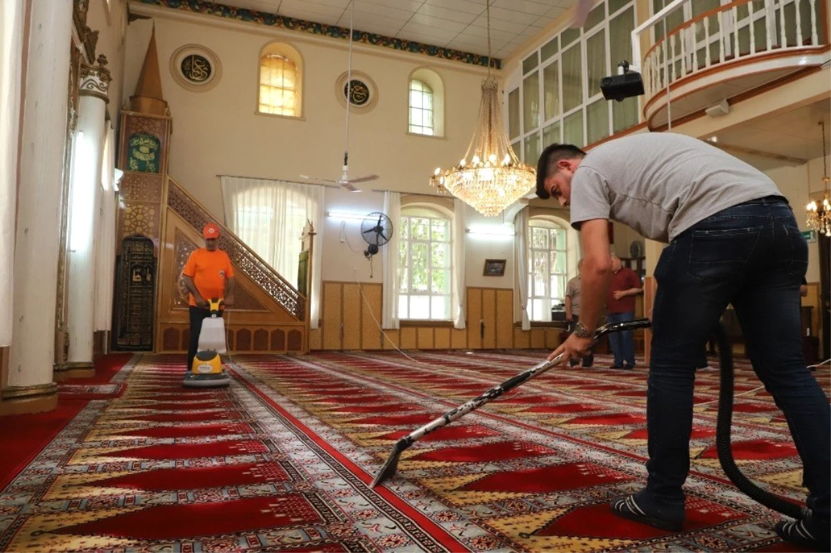 Turgutlu\'nun 94 camisinde temizlik çalışmaları hız kazandı
