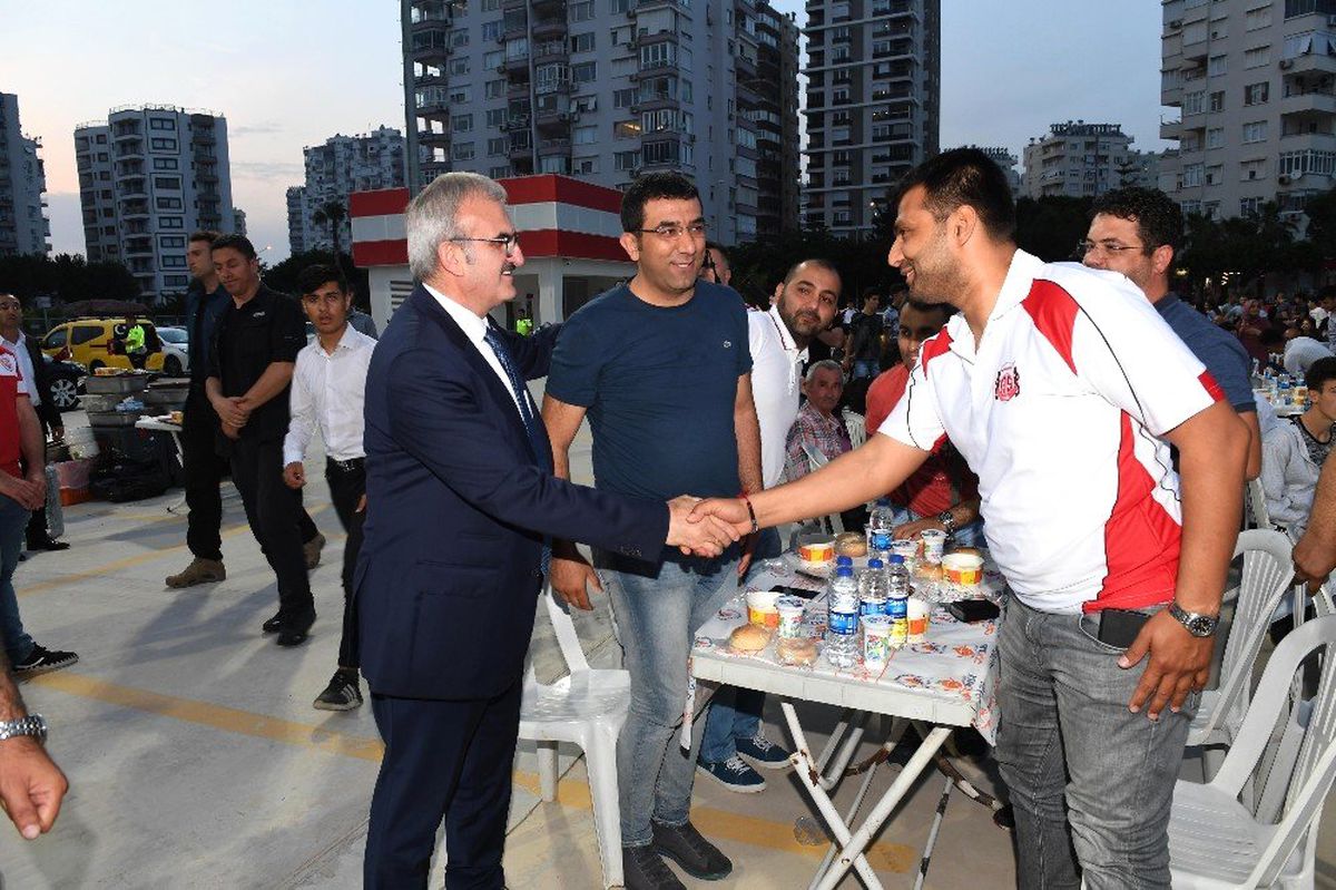 Vali Karaloğlu Antalyaspor Taraftarıyla İftarda Buluştu