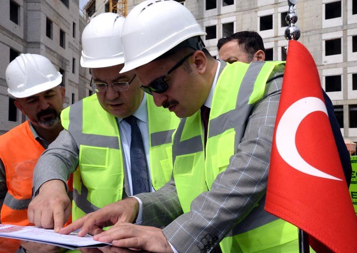 Vali Şentürk, sağlık yatırımlarını inceledi