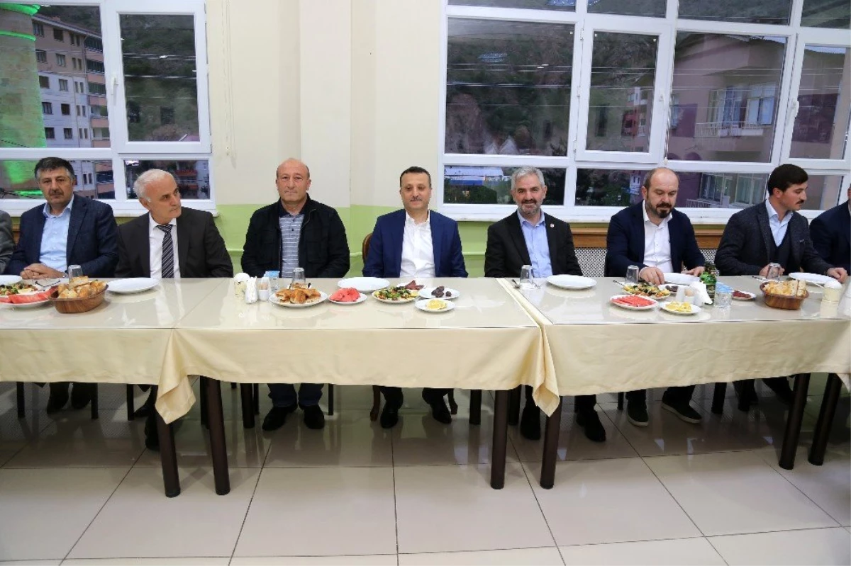 Vali Taşbilek iftarını Özel İdare çalışanlarıyla yaptı