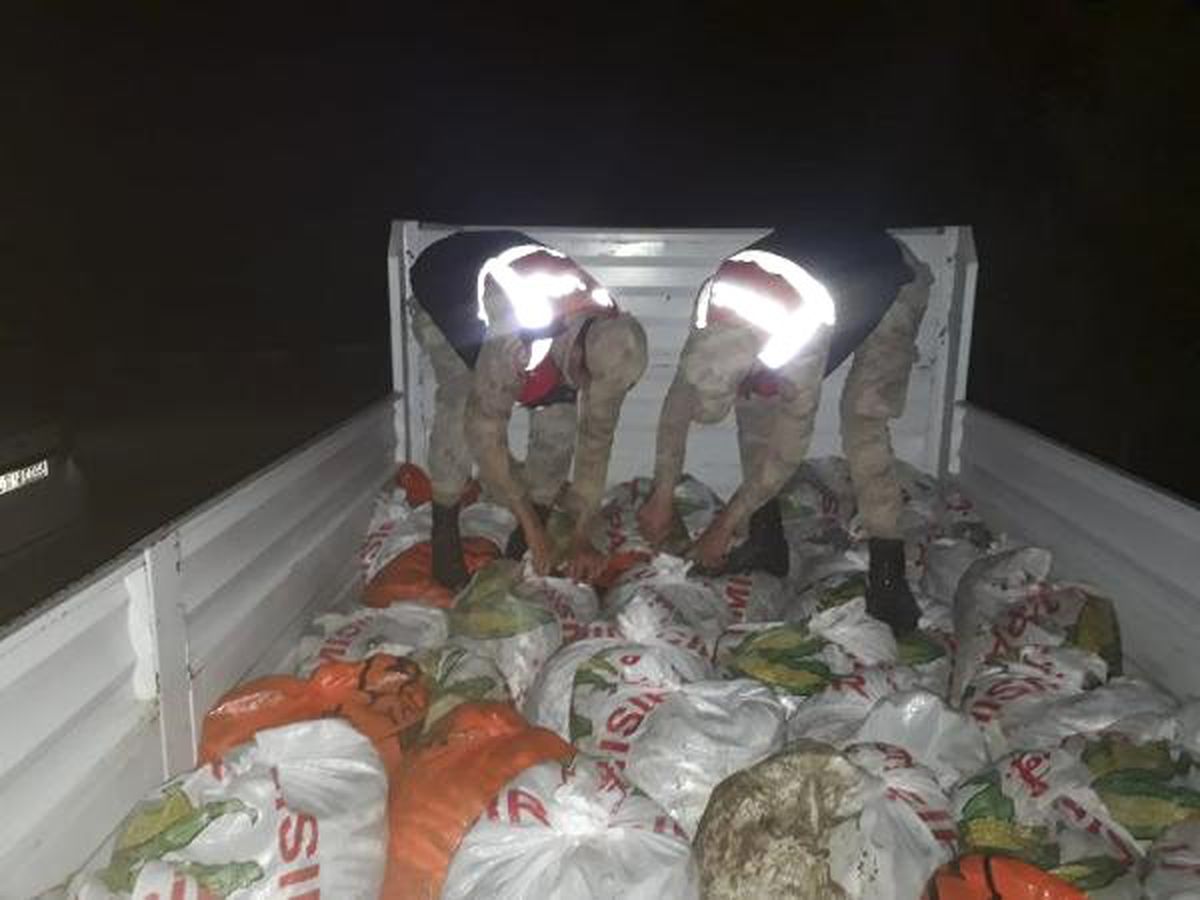 Van\'da Kaçak Avlanan 5,5 Ton İnci Kefali Ele Geçirildi
