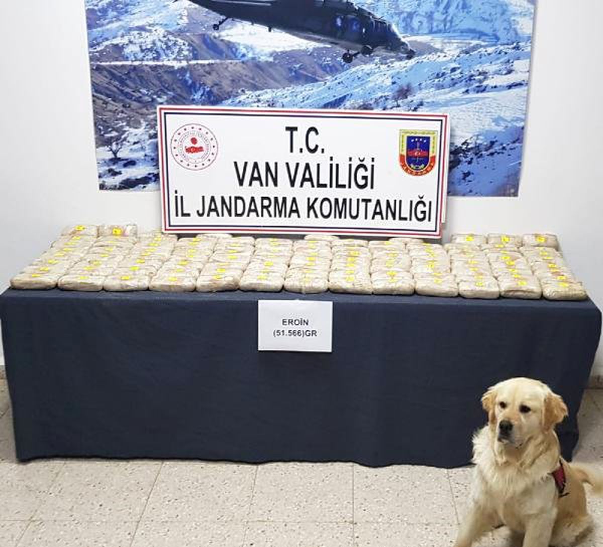 Van\'da Sürücünün Kovalamacada Terk Ettiği Araçtan 51 Kilo Eroin Çıktı