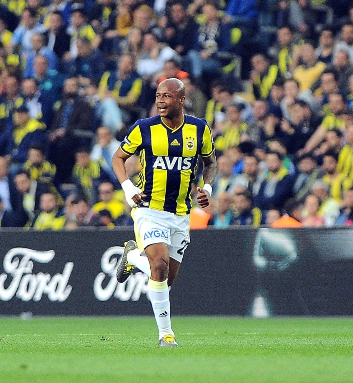 Yeni kaptan Ayew