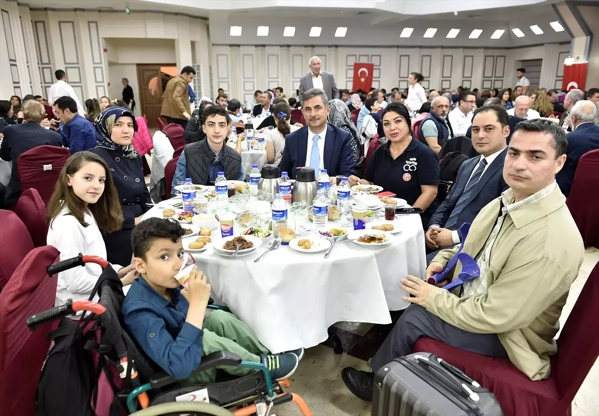 Yetiş Bacım Derneği\'nden Tekerlekli Sandalye Yardımı