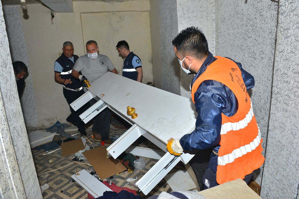 Yıldırım\'da Çöp Ev Temizliği