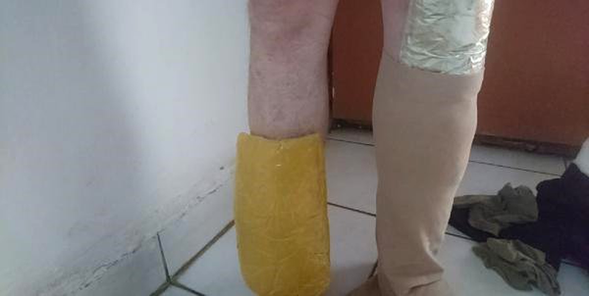 Yolcunun dizlerine sarılı uyuşturucuyu \'Dalga\' buldu
