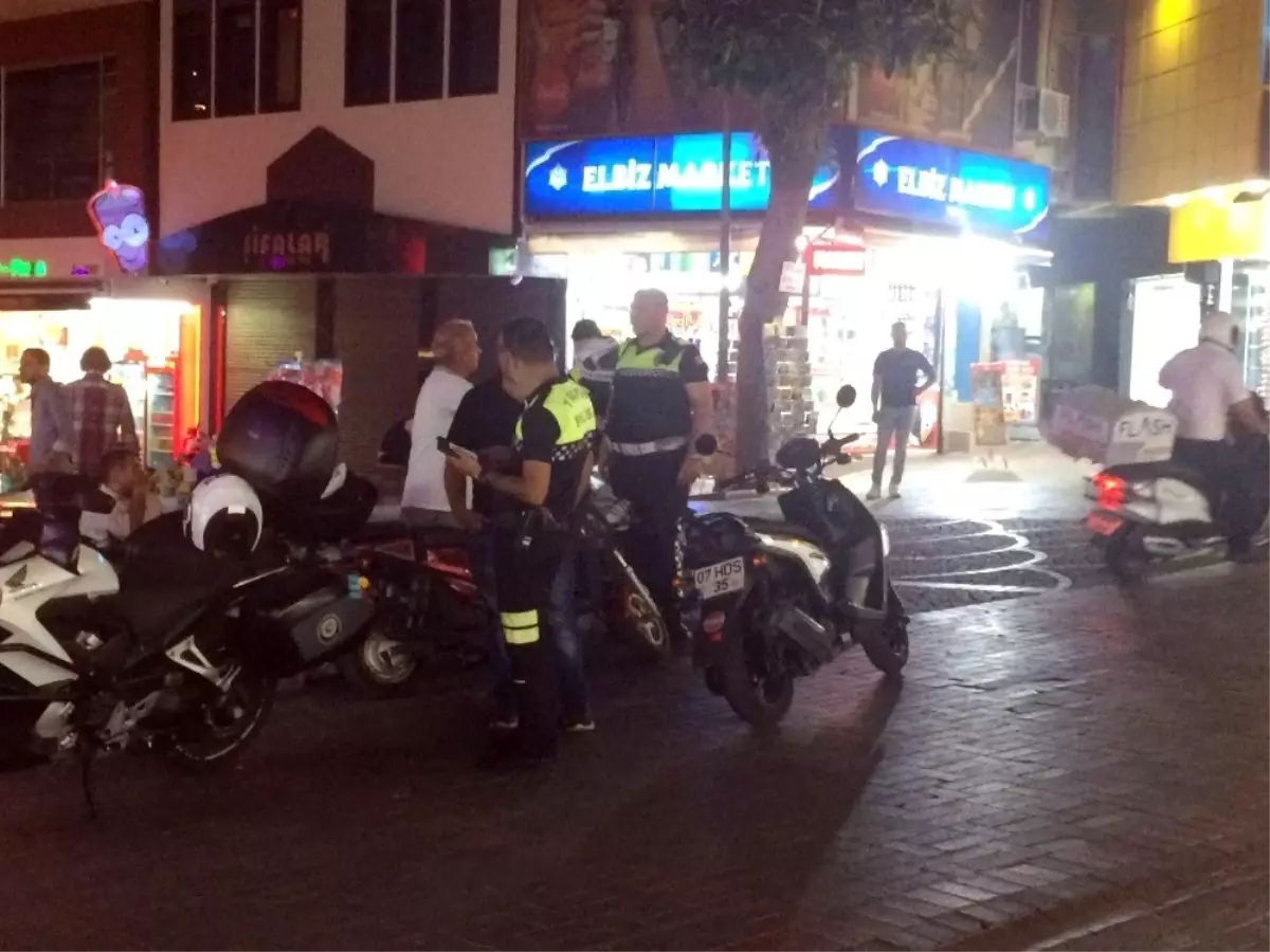 Alanya\'da polis, yayaları tehlikeye atan motosikletlilere ceza kesti