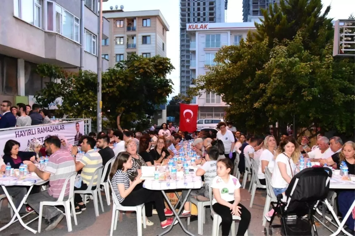 Alaşehir Belediye Başkanı Ahmet Öküzcüoğlu İstanbul\'daki Alaşehirlilerle iftarda bir araya geldi