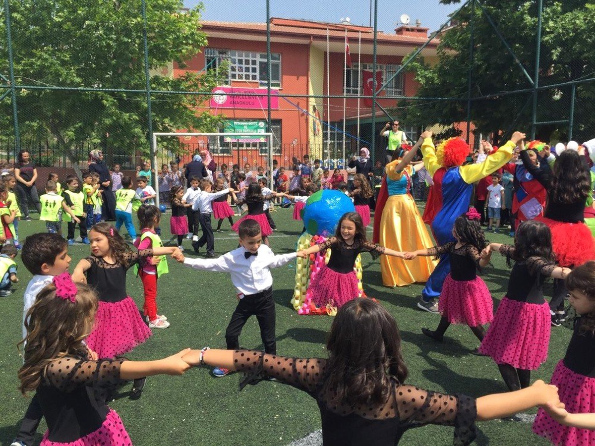 Anaokulu öğrencileri Okul Dışarıda etkinliğinde