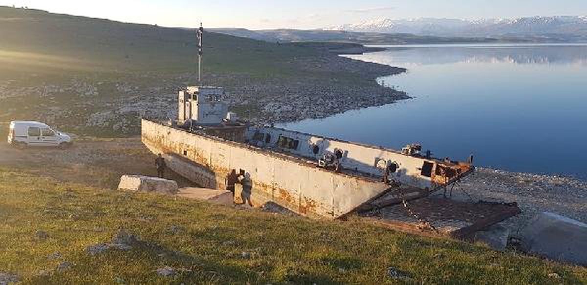 Atıl durumdaki donanma gemisi onarılıyor
