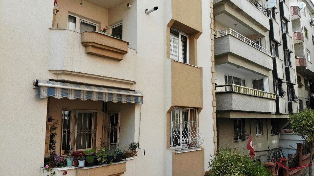 Avcılar\'da riskli görülen 2 binada oturan vatandaşlar tahliye edildi