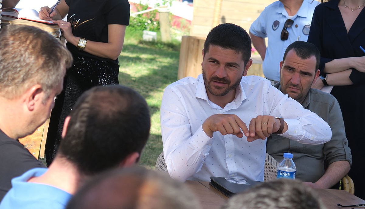 Başkan Gürbüz, Yeni Foça Esnafı İle Toplantı Yaptı