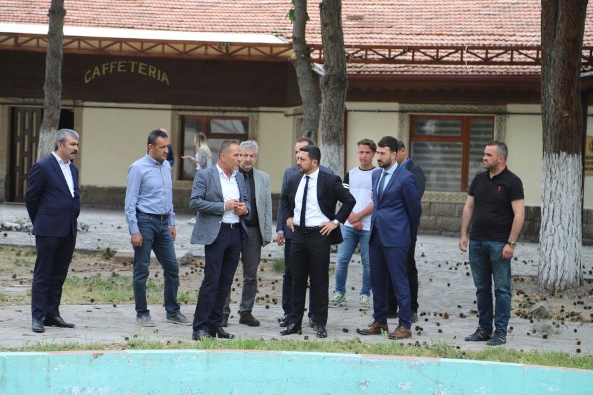 Belediye Başkanı Arı, Gülbahçede incelemelerde bulundu