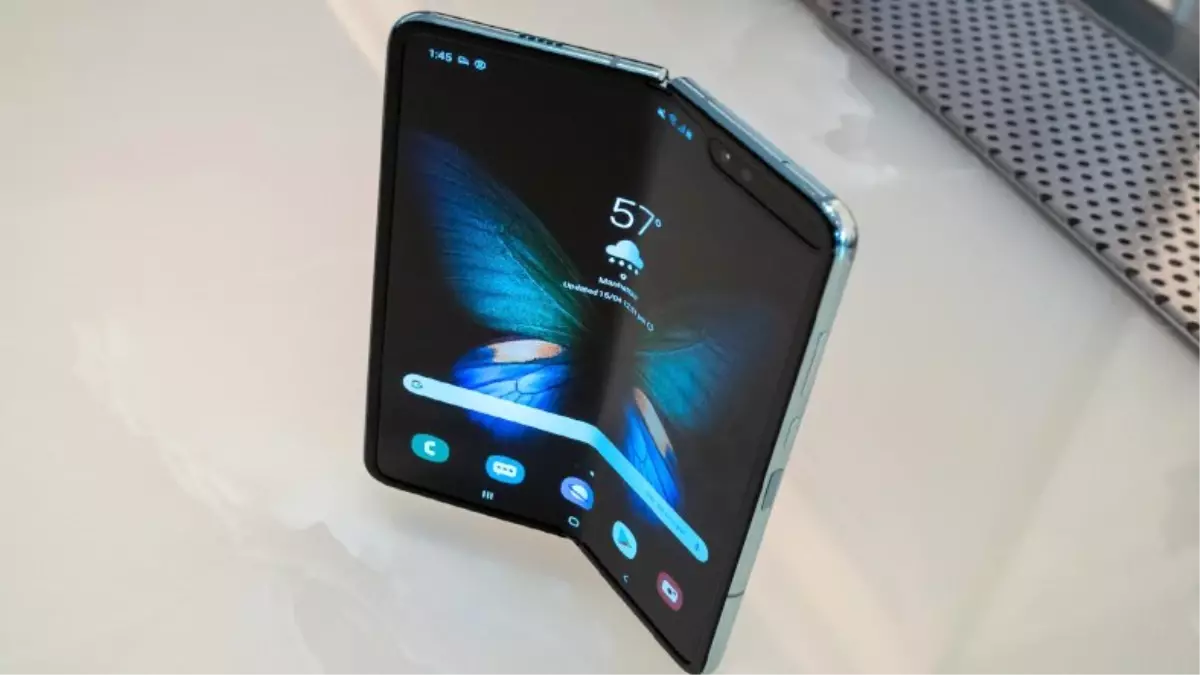 Best Buy, Samsung Galaxy Fold\'un Ön Siparişlerini İptal Etti