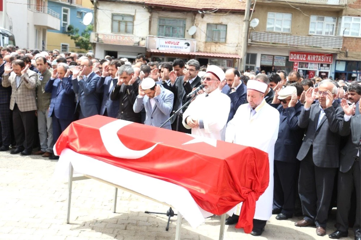 Bıçaklanarak ölen Belediye Başkanı Öztoklu son yolculuğuna uğurlandı