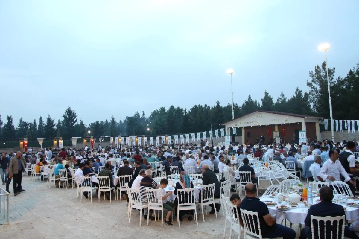 Canpolat belediye personelleriyle iftar yaptı