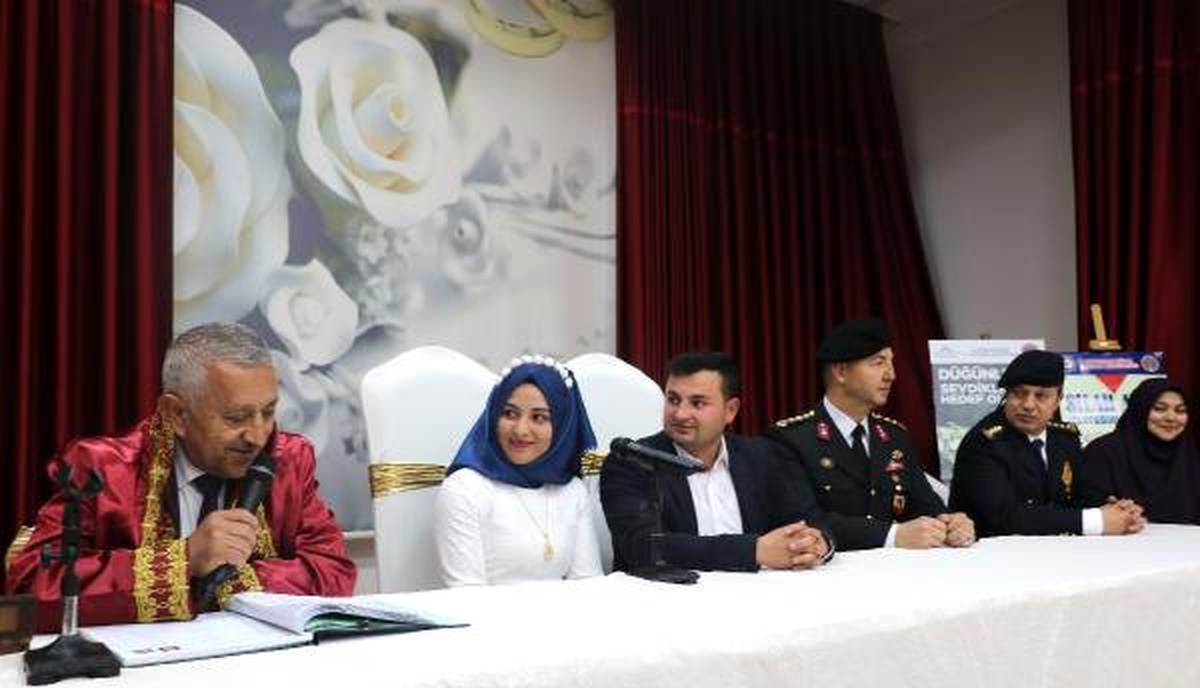 Düğünlerde silahla rastgele ateş açılmaması için şahit oldular