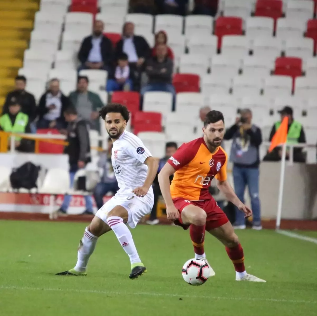 ilk yarı 2-2 eşitlikle bitti