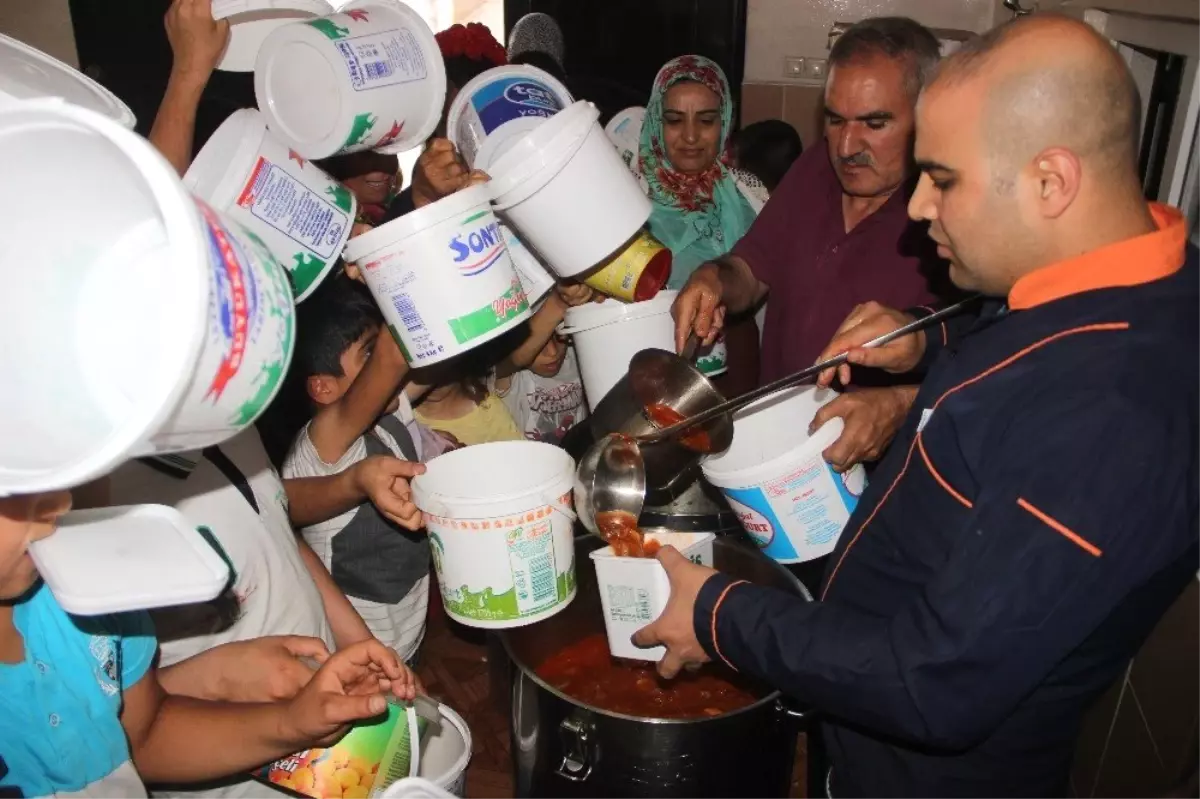 İş adamından geleneksel iftar yemeği