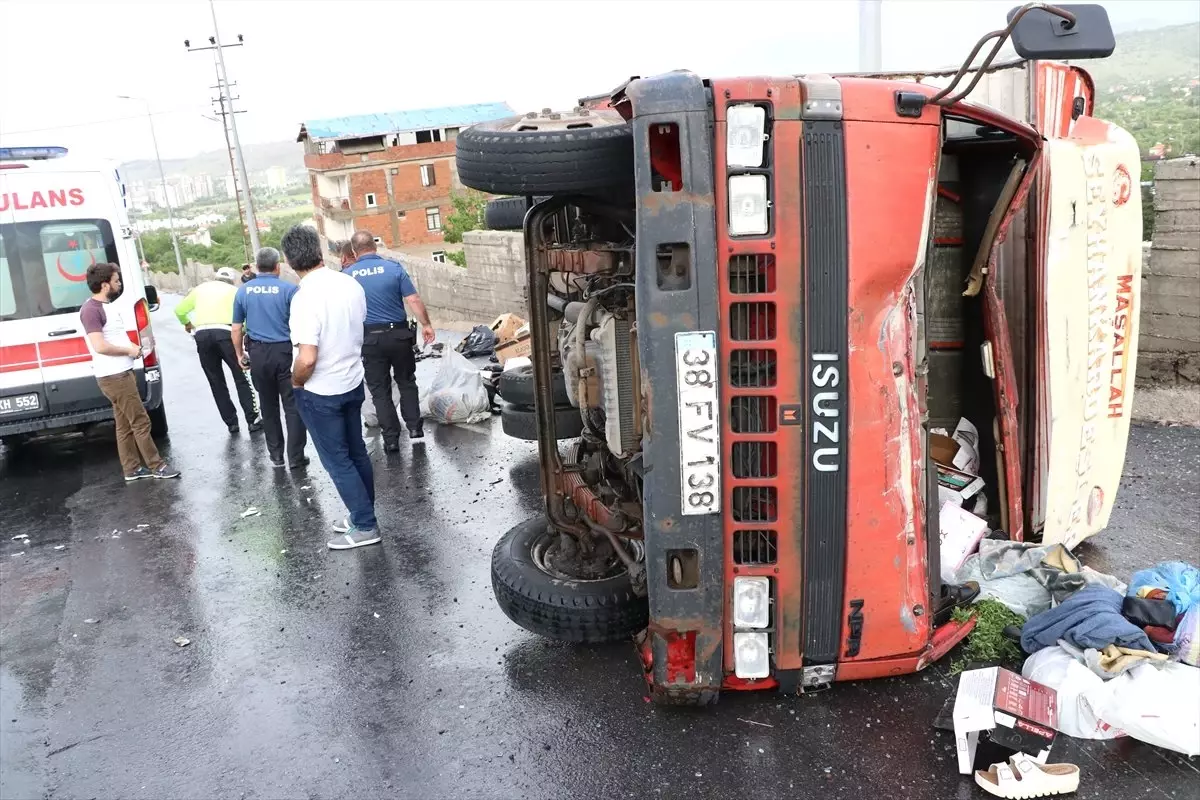 Kayseri\'de trafik kazaları: 4 yaralı