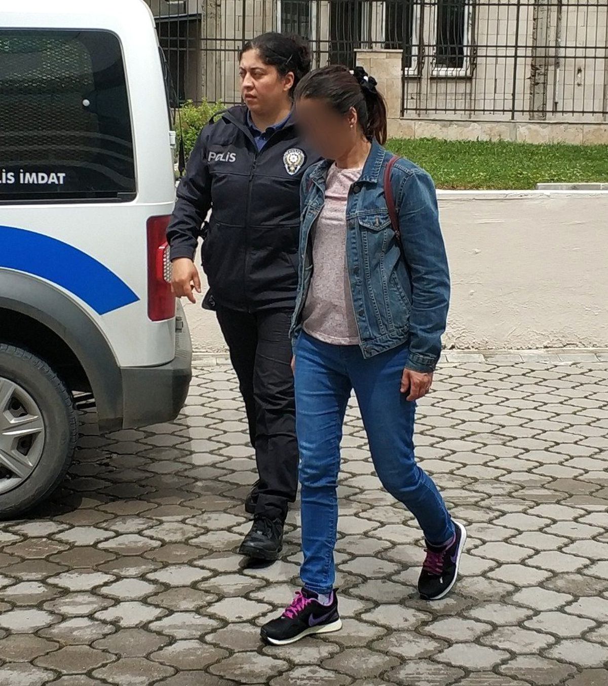 Kocasını bıçaklayan kadın serbest bırakıldı