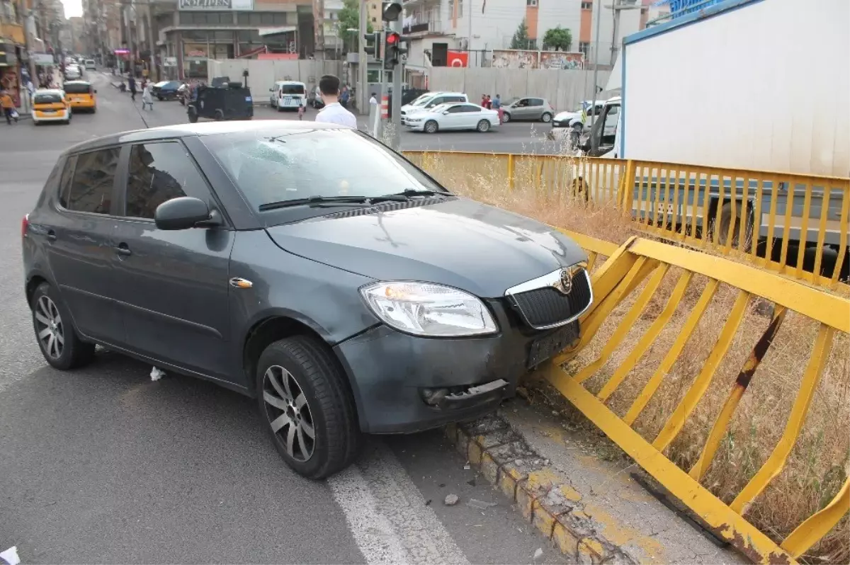 Kontrolden çıkan otomobil korkuluklara çarptı: 1 yaralı