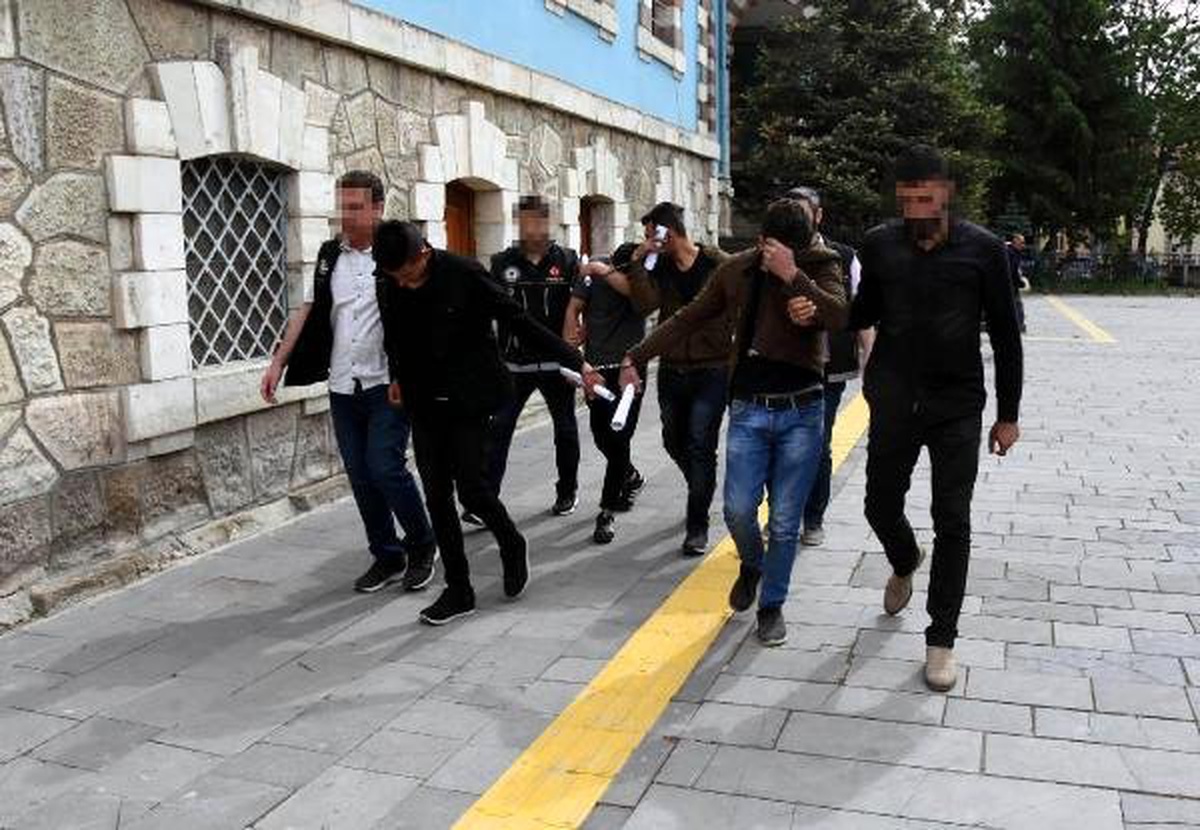 Kütahya\'da, 4 uyuşturucu satıcısına tutuklama