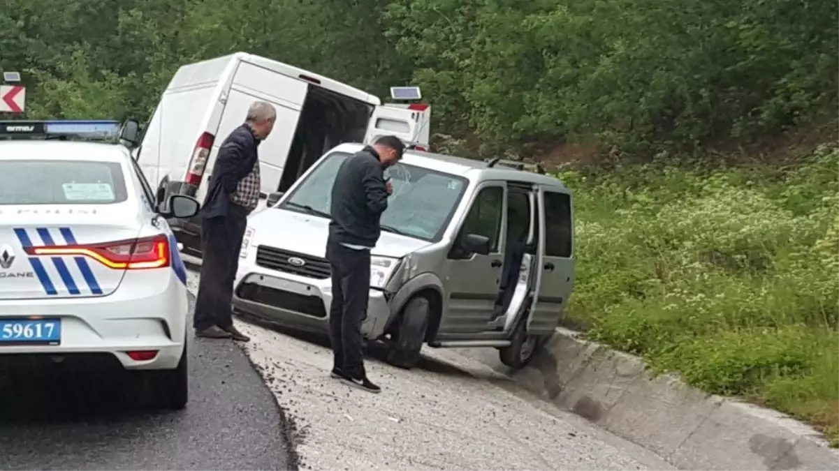 Sağanak yağış kaza getirdi 2 yaralı