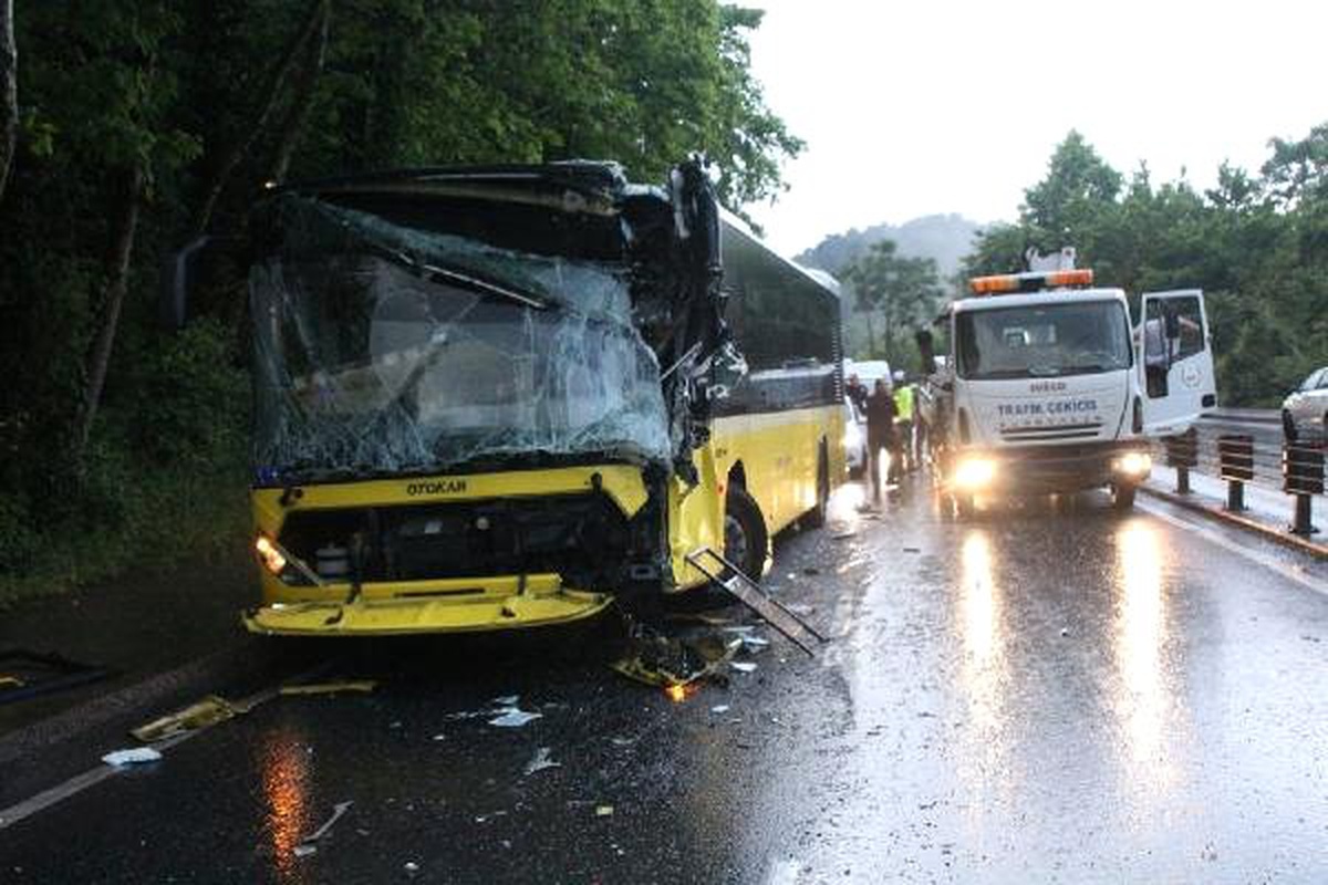 Sarıyer\'de zincirleme trafik kazası: 2 yaralı
