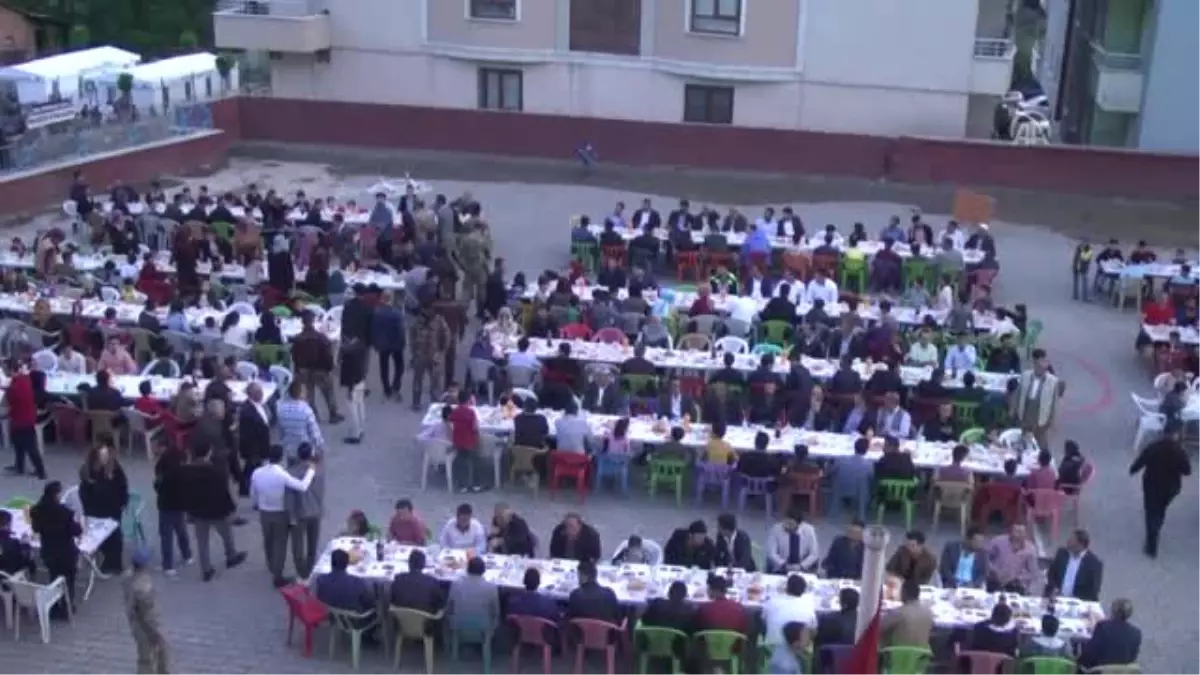 Şemdinli\'de şehit yakınları ve gazilere iftar