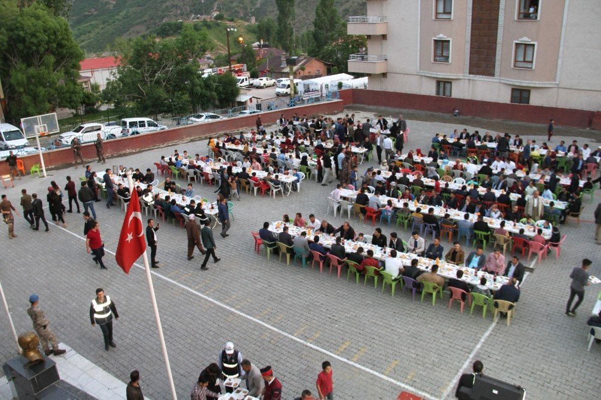 Şemdinli\'deki şehit ve gazi aileleri iftarda buluştu