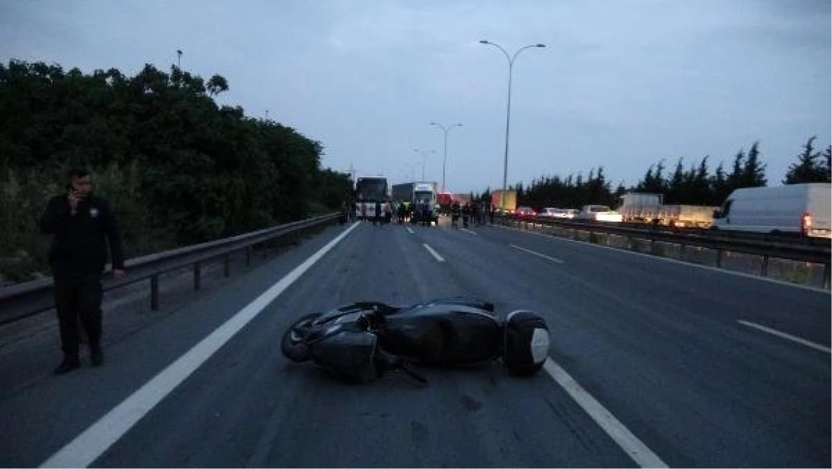 TEM\'de yola gübre döküldü, 6 araç çarpıştı: 1 ölü, 2 yaralı